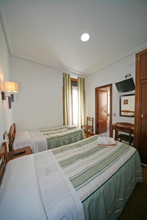 Hostal San Antonio Hotel Madrid Room photo